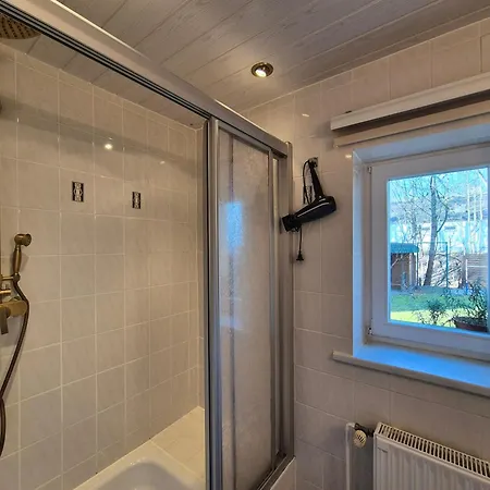 Ruhige Stadt-wohnung Mit Garten & 1 Fahrrad